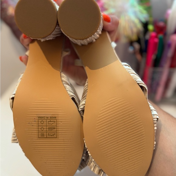 Beautiful sandals with bow 🩷 - Picture 9 of 9